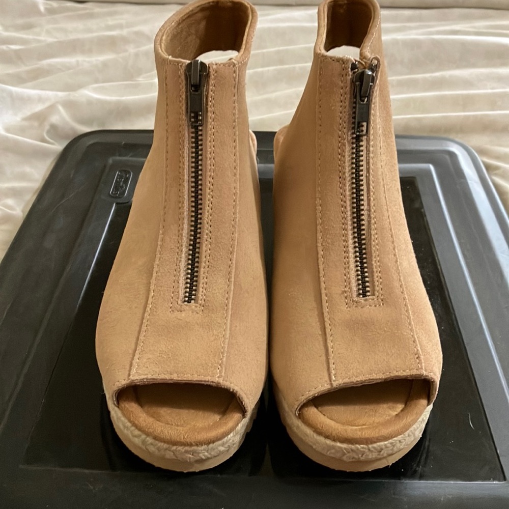 Skechers zip up sandals